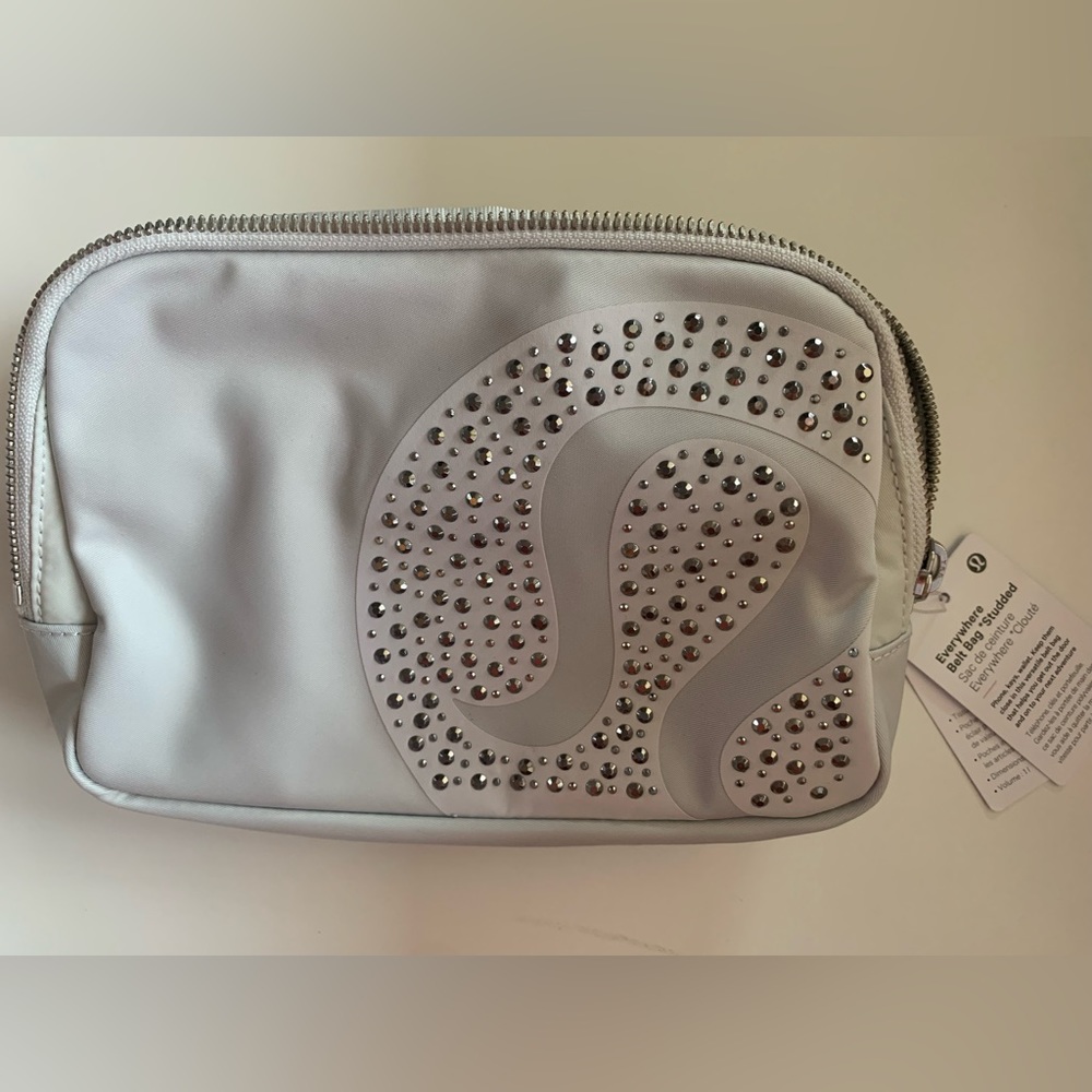 Lululemon everywhere belt bag studded 1L